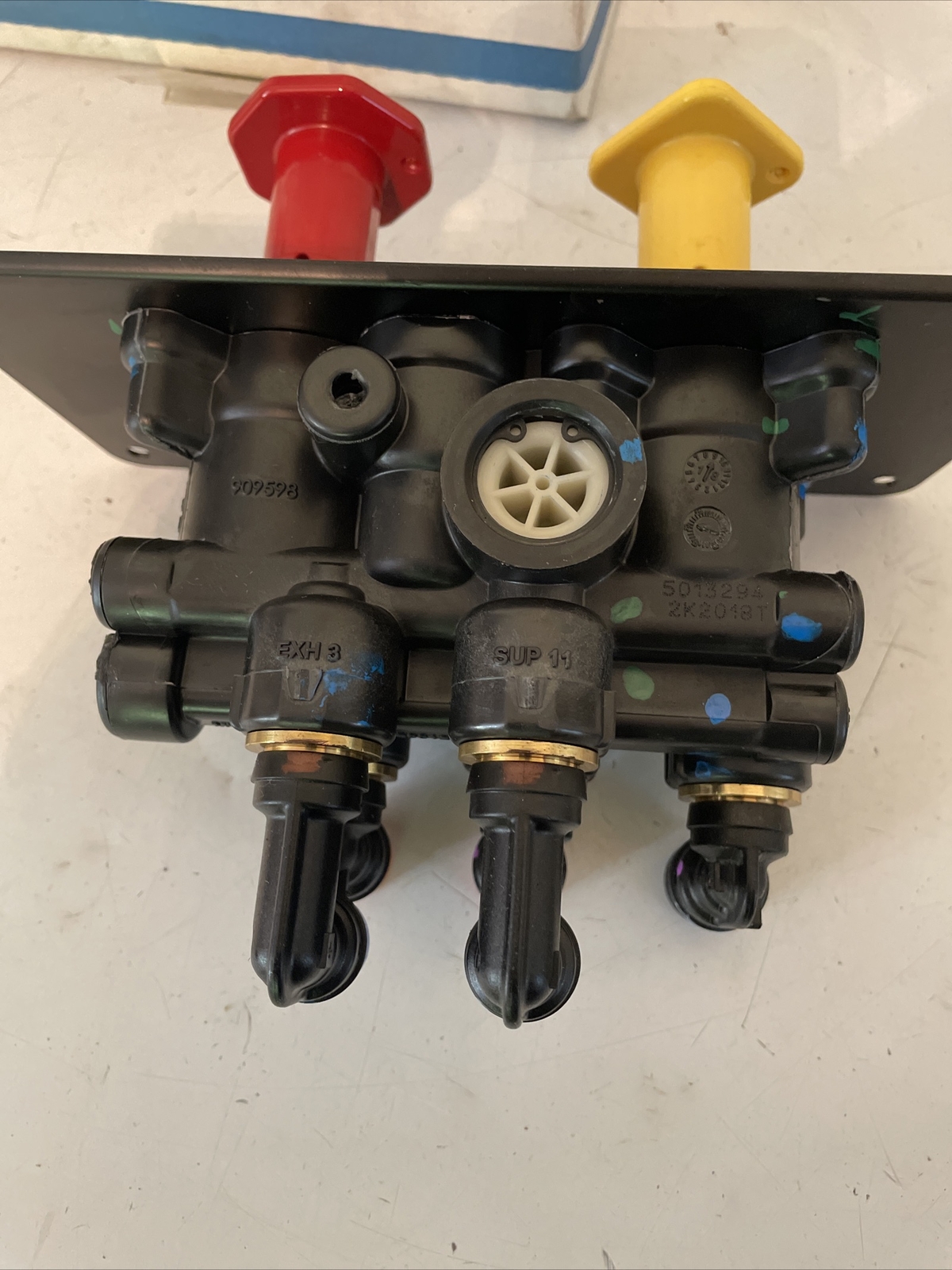 GENUINE BENDIX MV-3 AIR BRAKE DASH VALVE 801631 NEW OEM