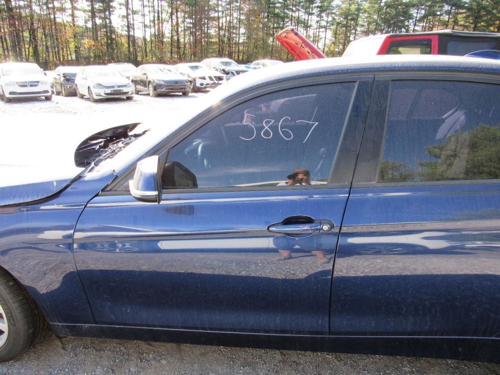 320I 2017 Glove Box 1002079