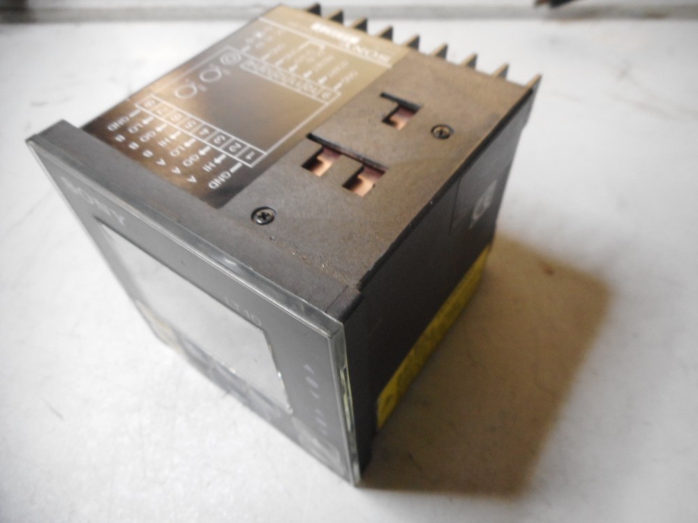 SONY DIGITAL PANEL DISPLAY -- 5 DIGIT BACKLIT LCD -- 2 CHANNEL INPUT -- LT10-205