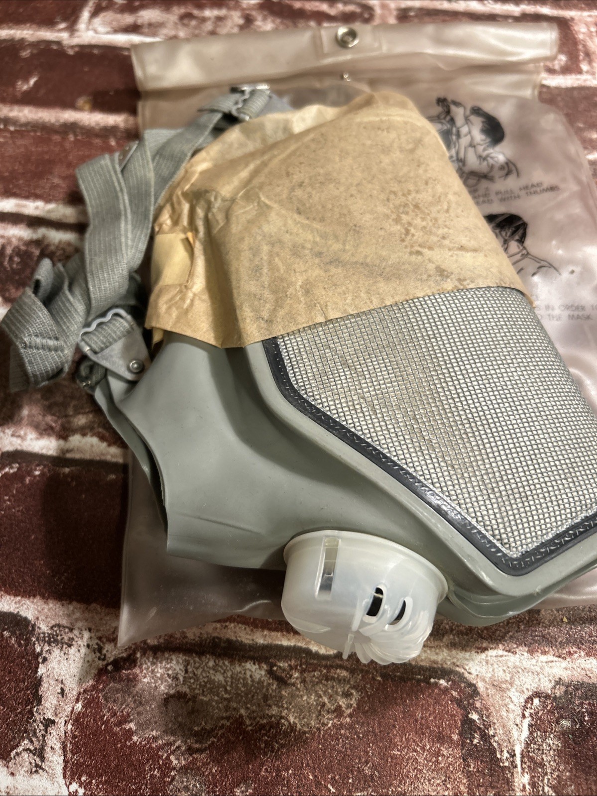 Vintage US Civilian CD V-805 M22 CBR Mask size 4 dated 1963 by D.T.