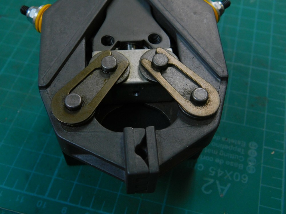 Mechanical Robot Claw Clamper