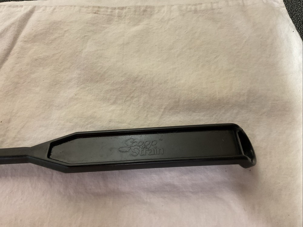 Scoop Strain Strainer Black