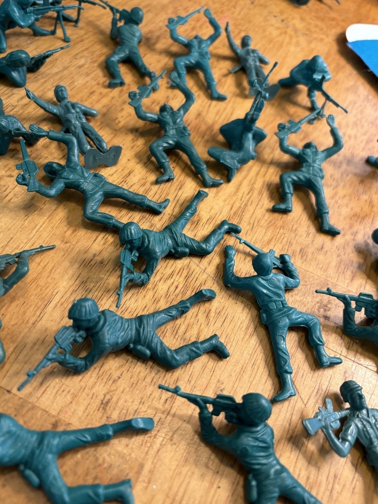 Plastic Green Army Figures Baseless Bundle Of 32