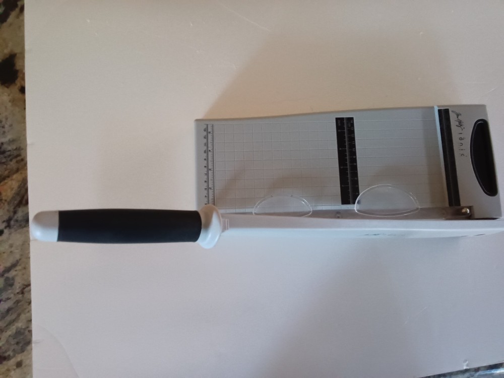 Tm Holtz Ionic paper cutter