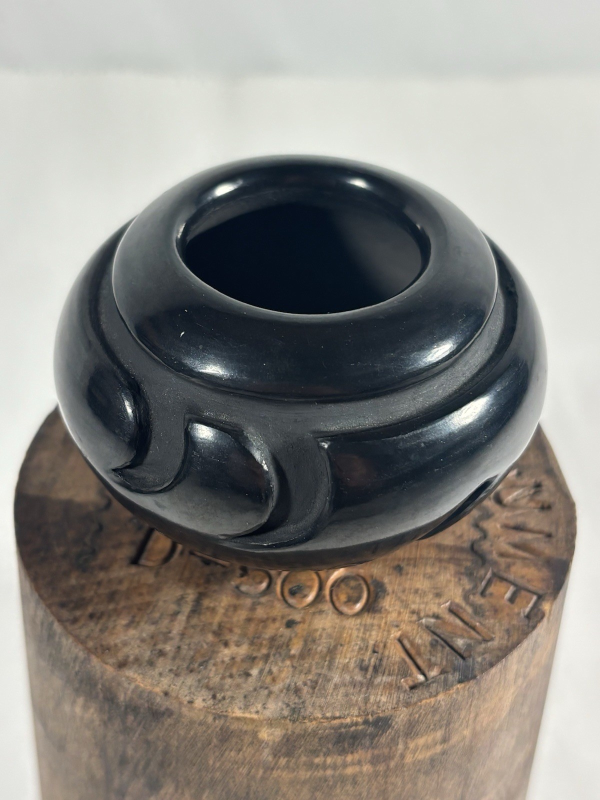 Linda Tafoya-Oyenque Santa Clara Pueblo Carved Blackware Pottery Bowl- Excellent