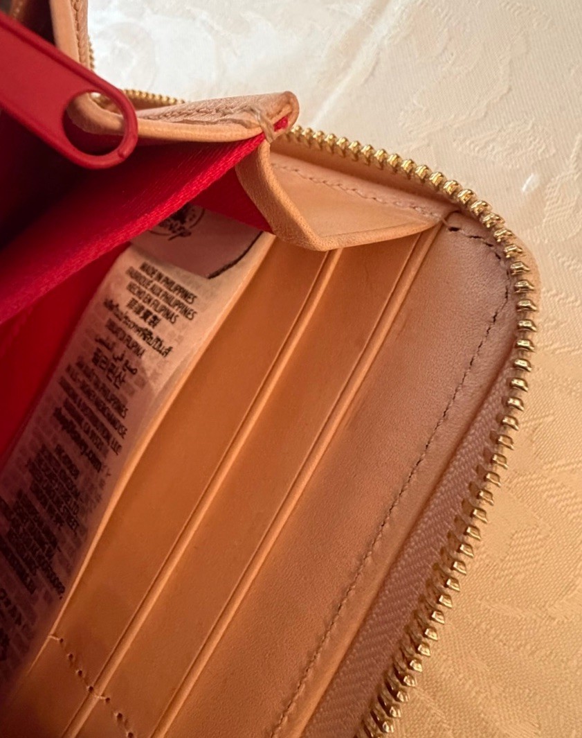 DOONEY & BOURKE Disney Wristlet/ Wallet Model number FAC 070638 Sketchbook