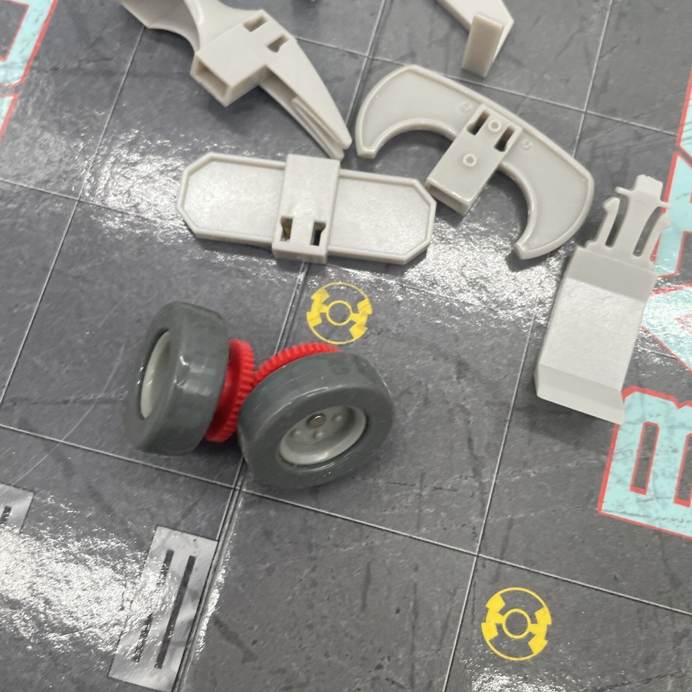 HEXBUG BattleBots Arena Pro - Build Your Own Battle Bot - UNTESTED READ DESCRIPT