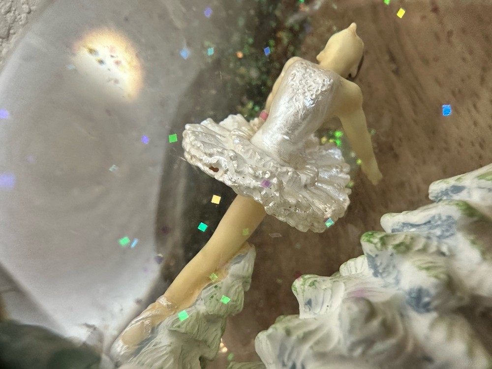 Elegant Ballerina Nutcracker Musical Glitter Snow Globe