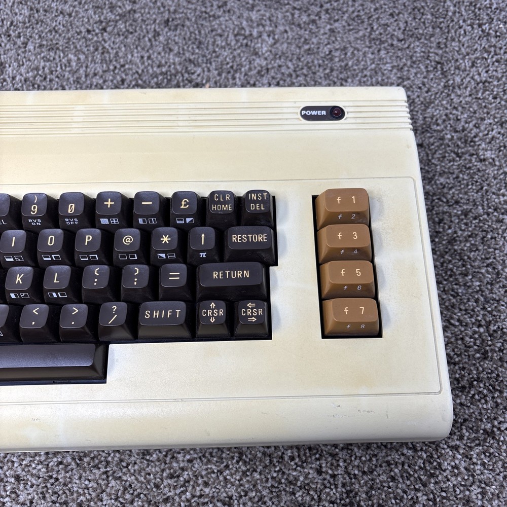 COMMODORE VIC-20 DIN COMPUTER ONLY TESTED AND WORKING READ