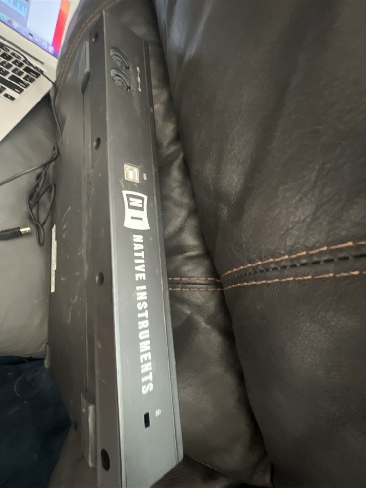 Maschine groove production studio N1 Controller No Software