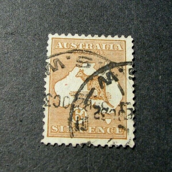 Australia Stamp Scott#  121 Kangaroo and Map 1936  C543