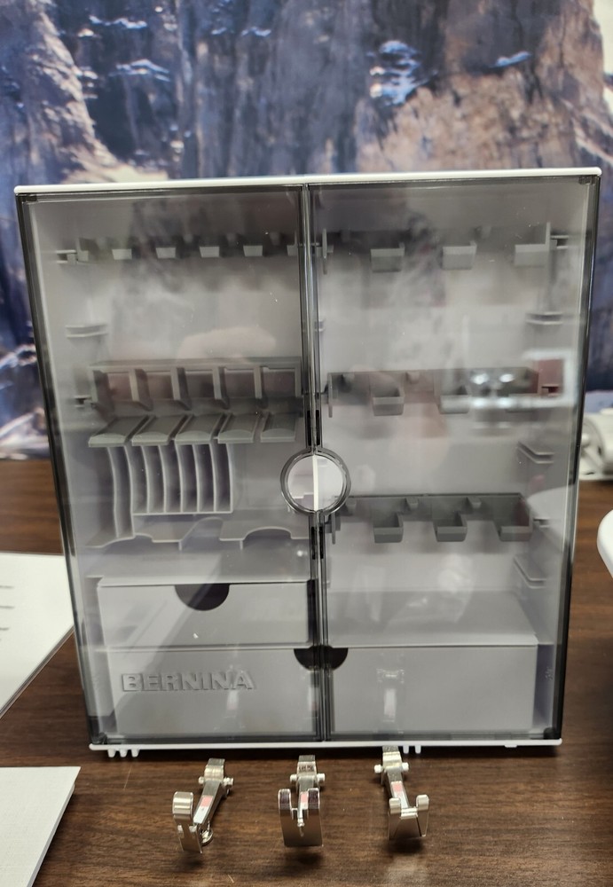 Bernina 735 Sewing Machine! Professionally Serviced!