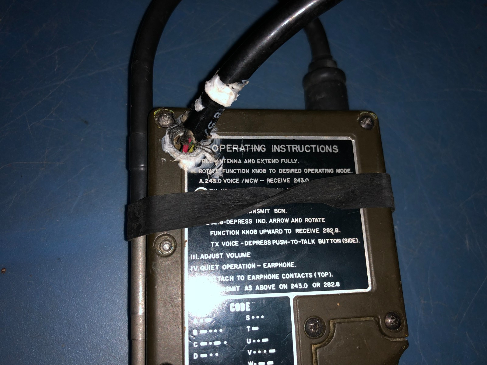 70's Era US Air Force Pilot's AN/PRC-90 Emergency Survival RADIO Dated 1977