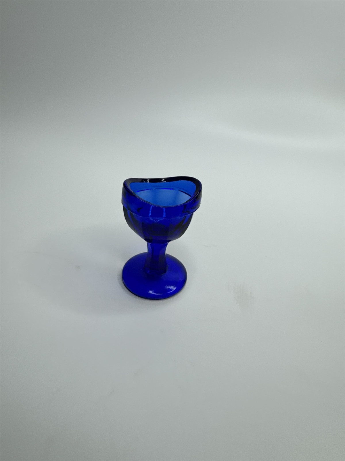 Vtg "M" Mark Inside DIamond Cobalt Blue Glass Eye Bath Wash Rinse Medicine Cup