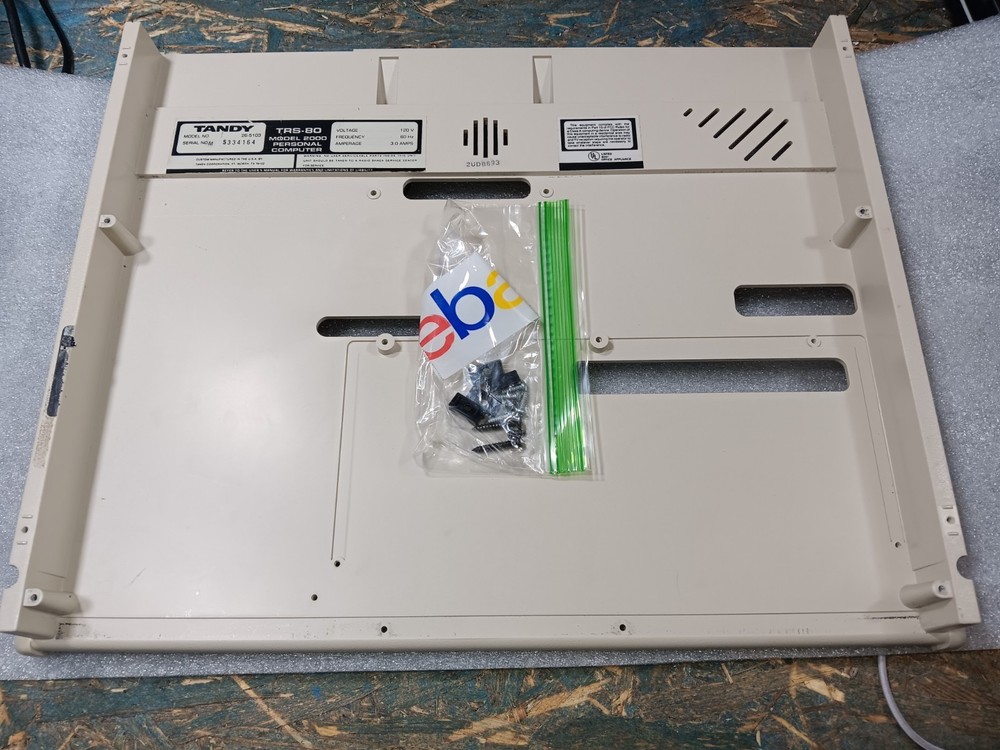 TANDY TRS-80 MODEL 2000 EXACT-INTACT-EMPTY BOTTOM CASE w/SPEAKER & SCREWS-SEE