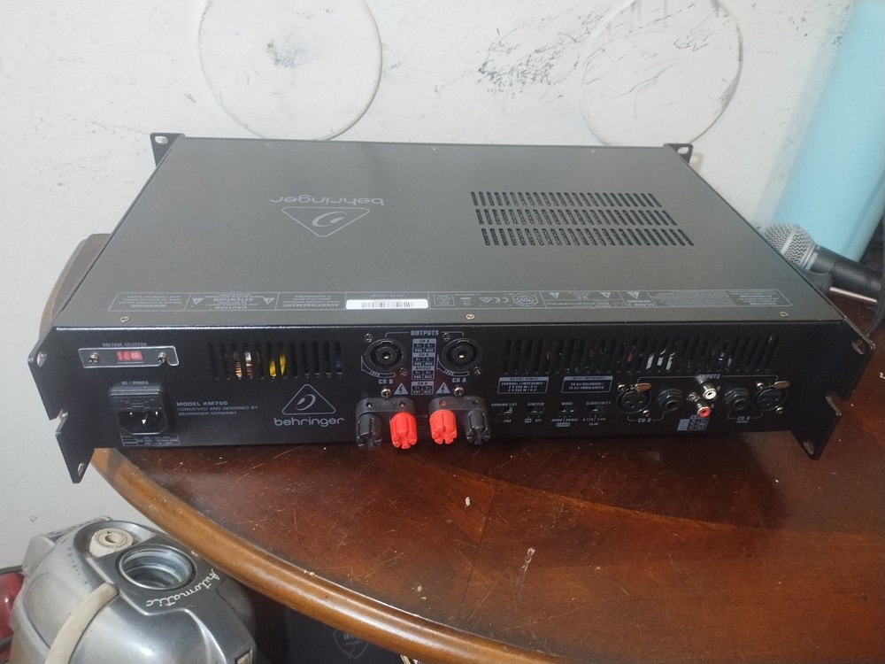 Behringer KM750 750 Watt 4-Ohm Stable Bridgeable Studio Amplifier **EUC