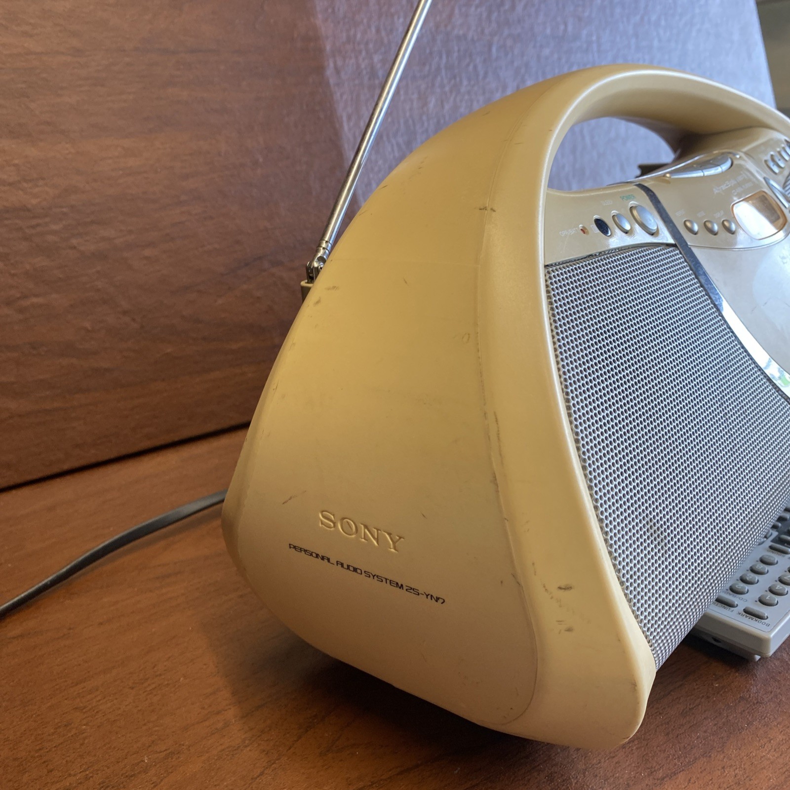 Sony ZS-YN7 Portable Boombox CD/R-RW AM/FM RADIO MegaBass W Remote No Batt Cover