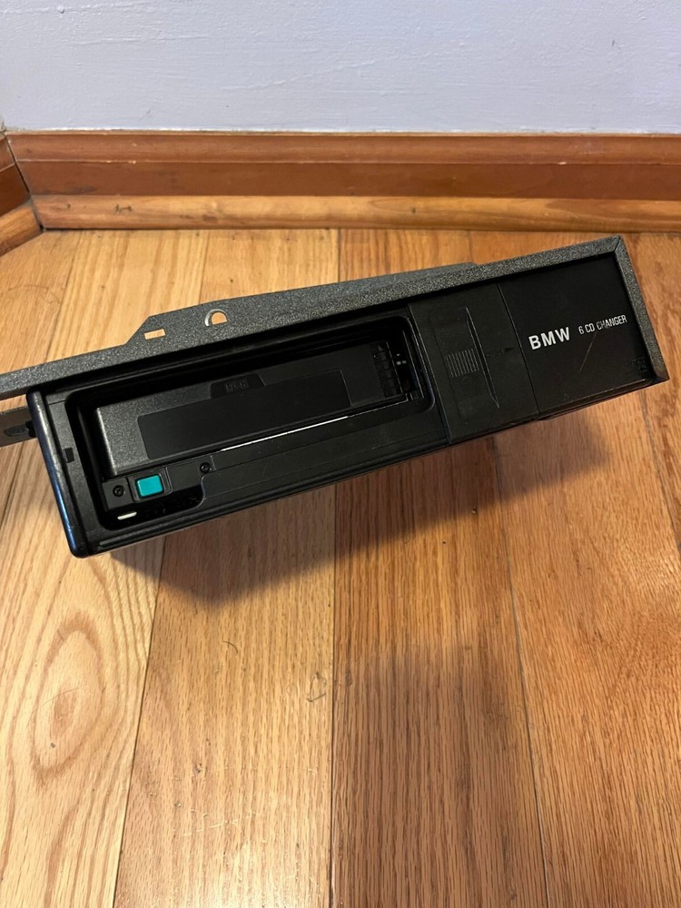 BMW E36 M3/E39/E46/E53/E83/E85 6 Disc CD Changer Alpine HK 82111469404