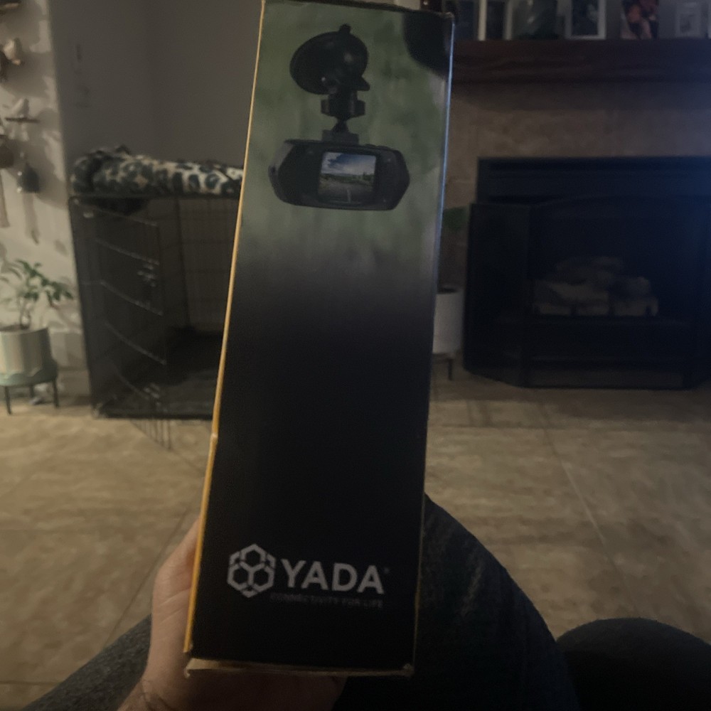 YADA 720P HD High Definition Road Cam - Windshield Mount Dash Camera Open Box