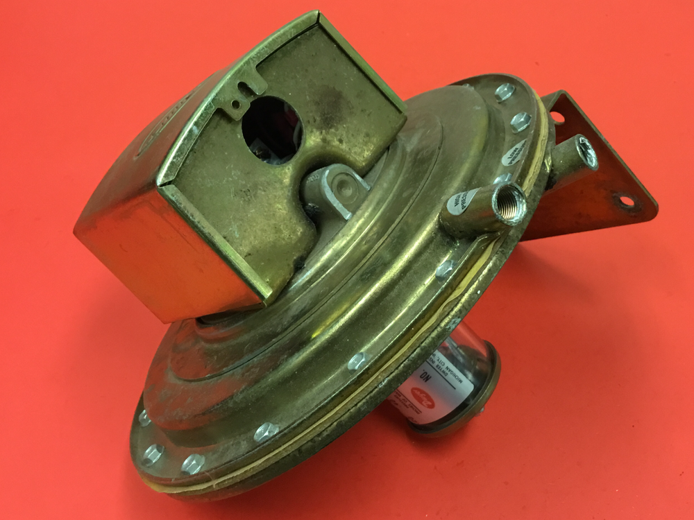 Dwyer Instruments - P/N: 1604-1 - Floating Contact Null Switch