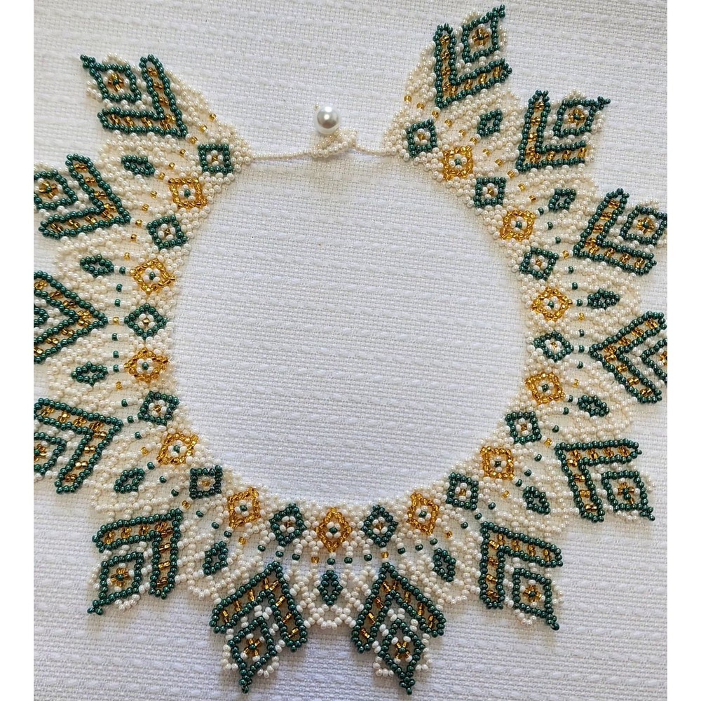 Beaded Elegant Green/Beige Necklace