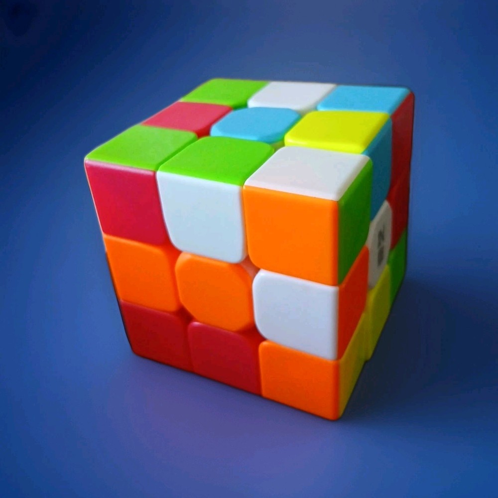Qiyi Speed Cube 3x3x3 Stickerless Cube