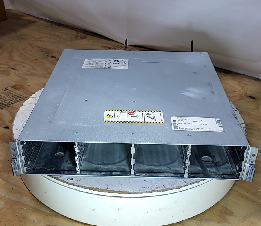 EMC EPE 900-541-006 12-Bay Storage Array SEE NOTES