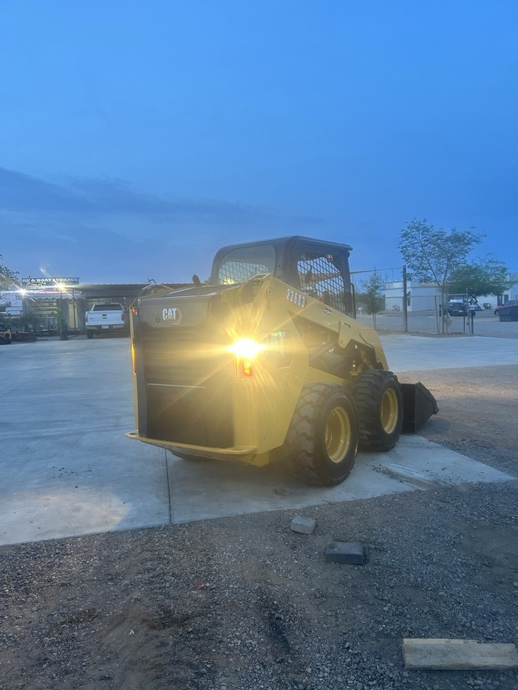 CAT SKID STEER 236D