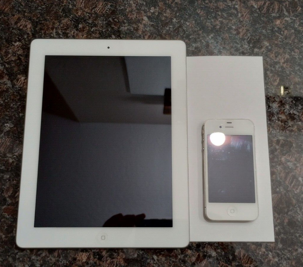 iPad (2nd Generation) Wifi 32GB Silver, iPhone 4 CDMA 8GB White