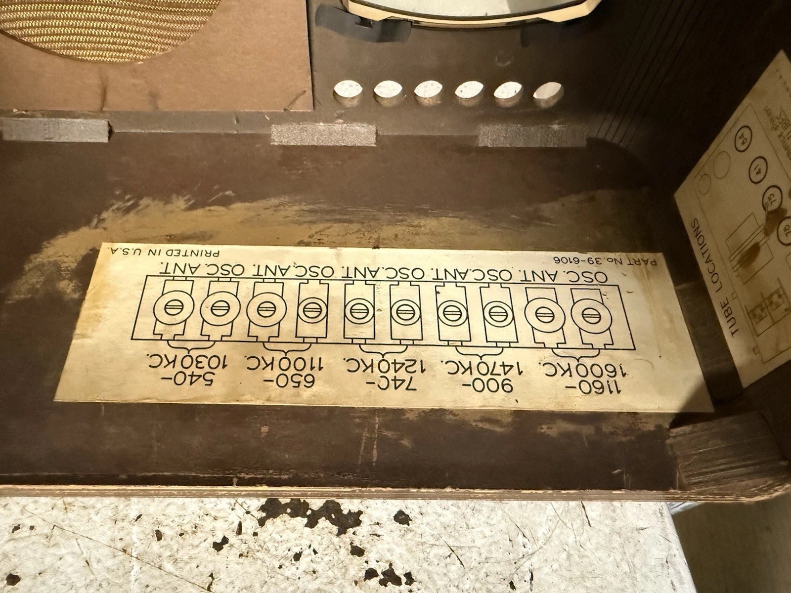 1939 PHILCO Radio model 39-7 push button tube wood tabletop