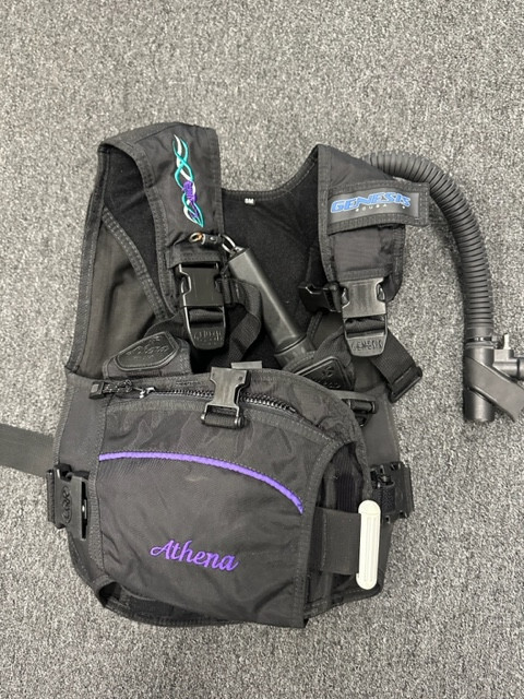 Genesis Athena Womens BCD Size S Small  Good Shape