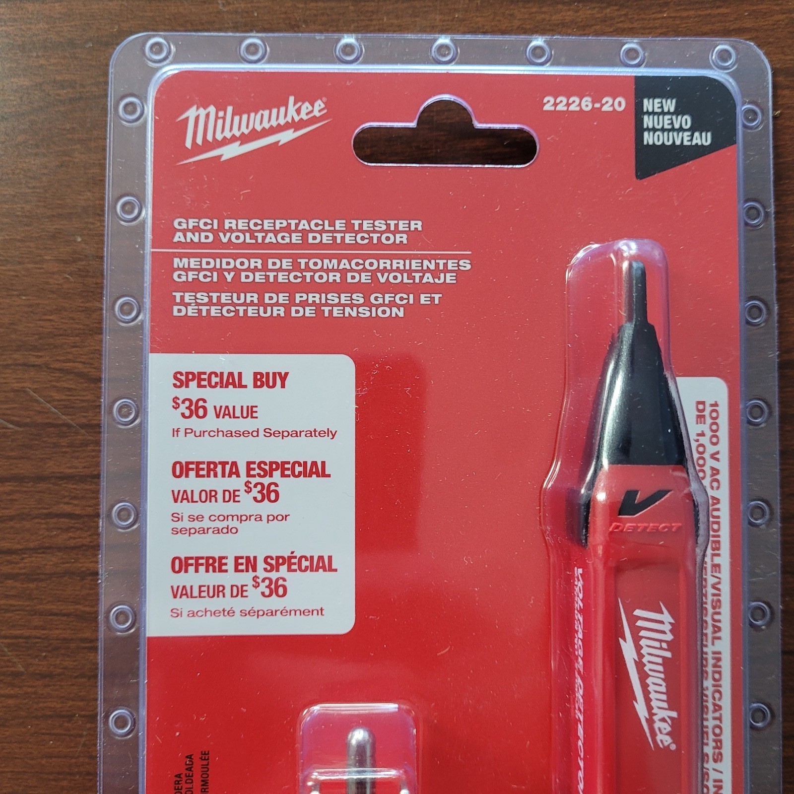 Milwaukee 2226-20 GFCI Receptacle Tester & Non-Contact Voltage Detector NIB
