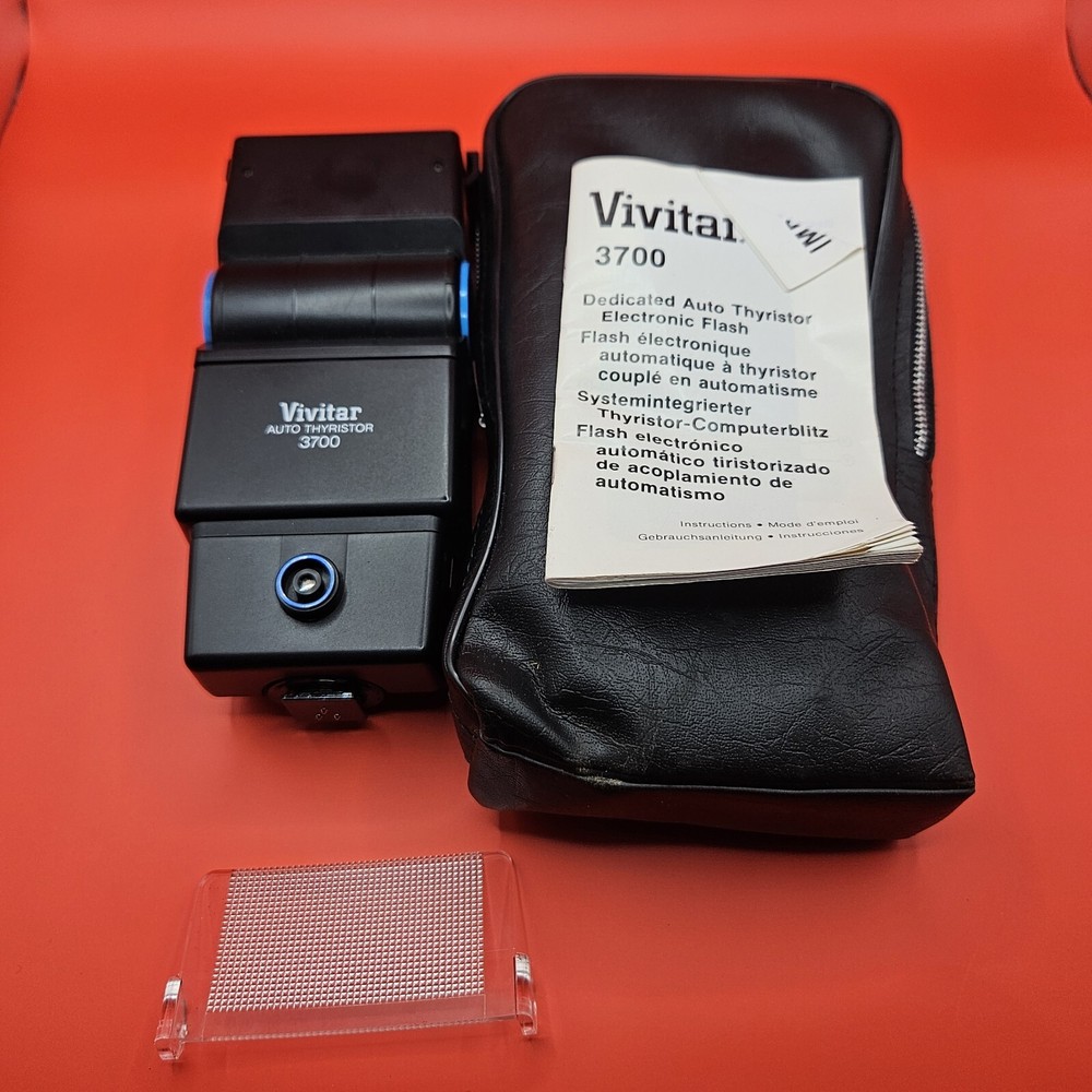 Vivitar Auto Thyristor 3700 Camera Flash Attachment - Very Nice With Case