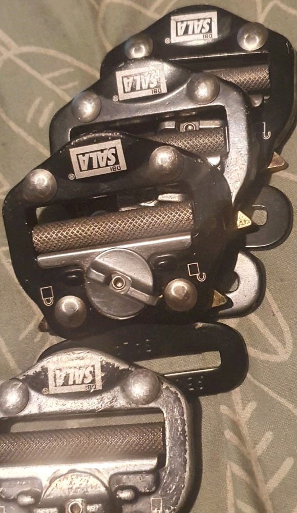 QUICK RELEASE HARNESS BUCKLES (x4)