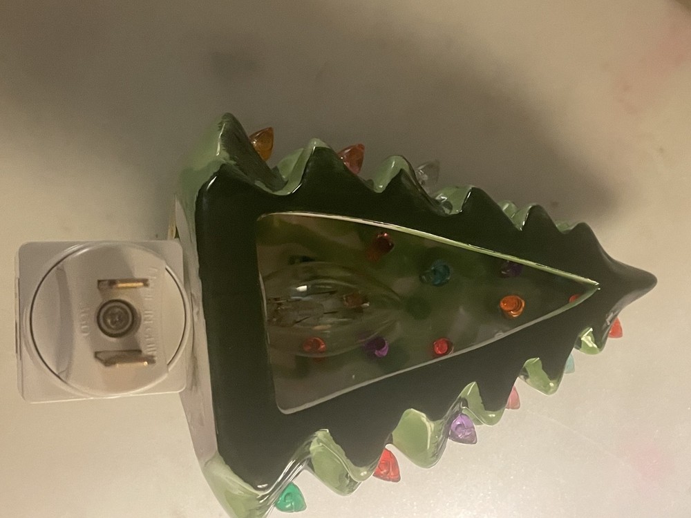 CERAMIC NIGHT LIGHT CHRISTMAS TREE LIGHTS 5” PLUG IN WALL