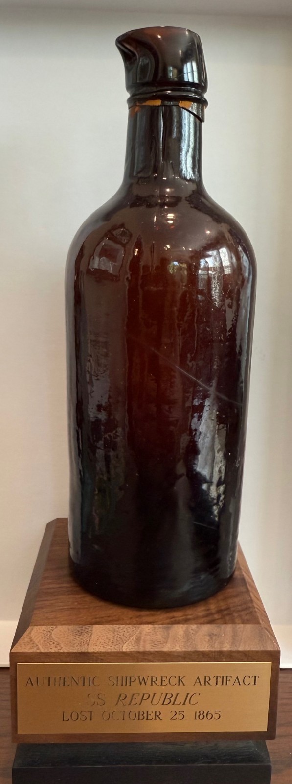 S.S. REPUBLIC SHIPWRECK MASTER INK  BOTTLE  W/ WOOD BASE, BOOKS, NO COA