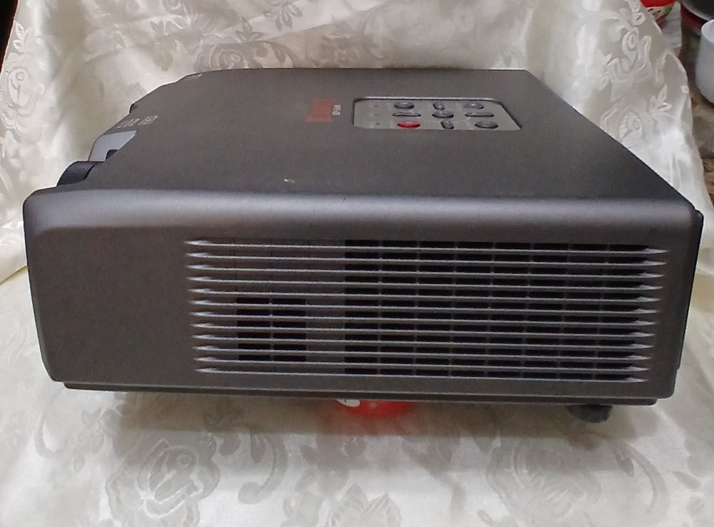 EIKI EIP-2600 DLP Projector