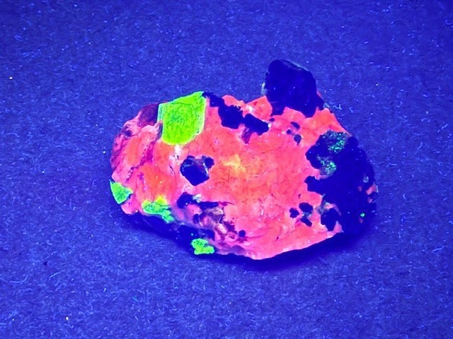 SEE VIDEO: COOL FRANKLIN ASSEMBLAGE: HENDRICKSITE,WILLEMITE PLUS, FRANKLIN, N.J.