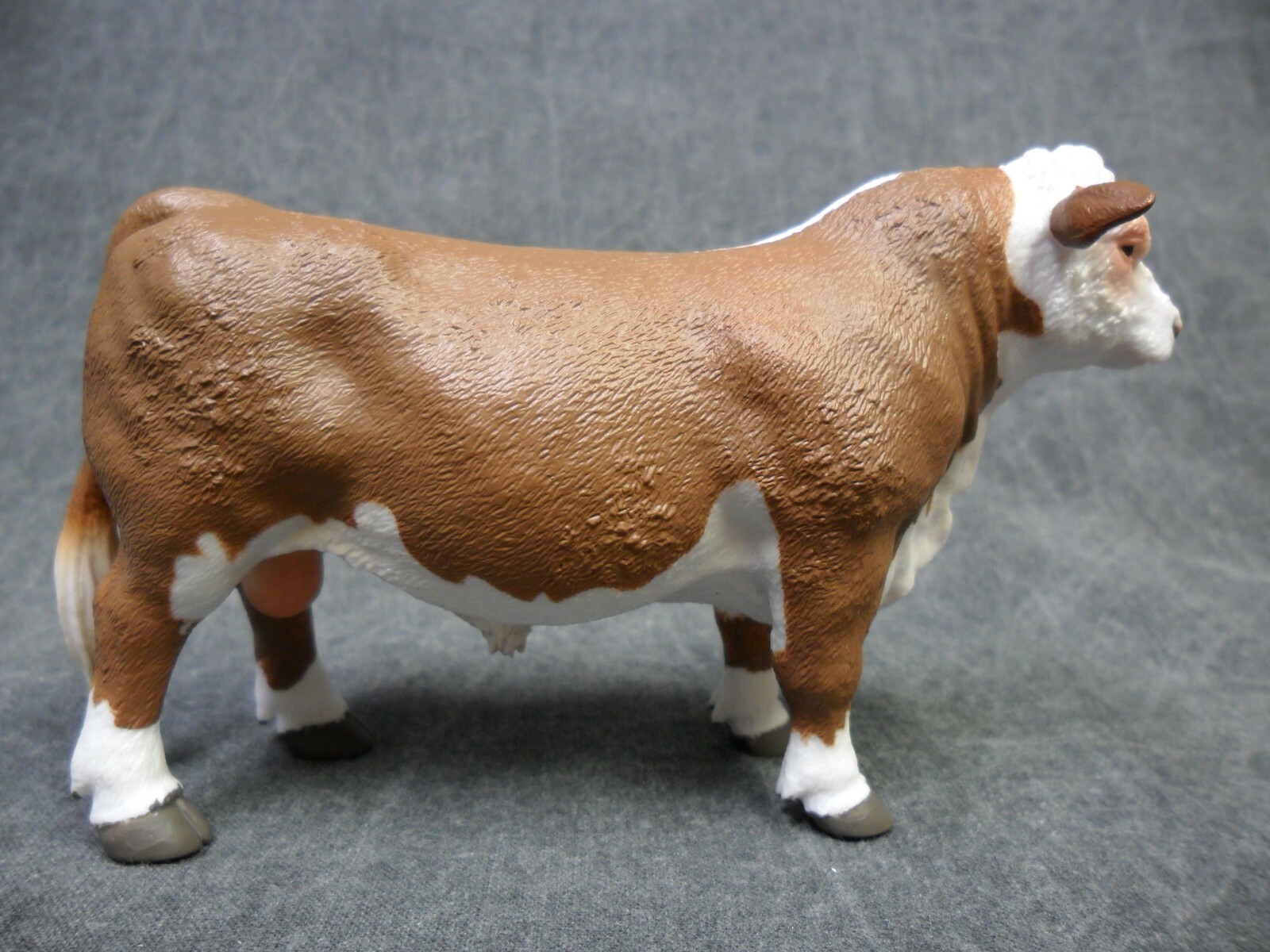 CollectA NIP * Polled Hereford Bull * 88861 Breyer Cow Model Toy Figurine