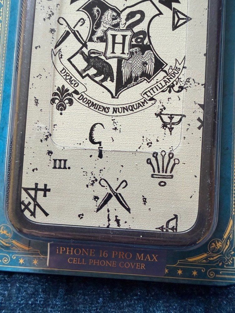 Harry Potter Universal Studios Orlando - Hogwarts Crest iPhone 16 Pro Max Case