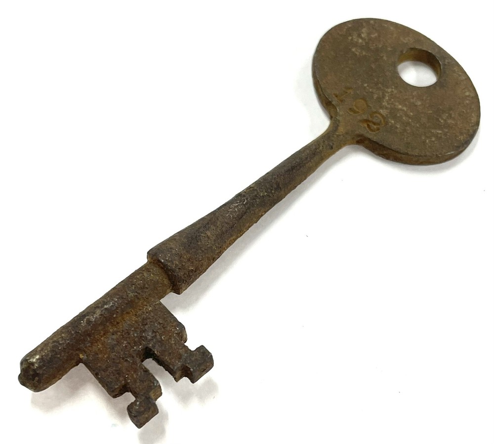 1Vintage Long Skeleton Key. #192