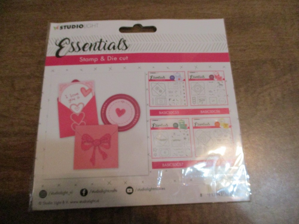 STUDIO LIGHT ESSENTIALS BASICSDC STAMP & DIE SET