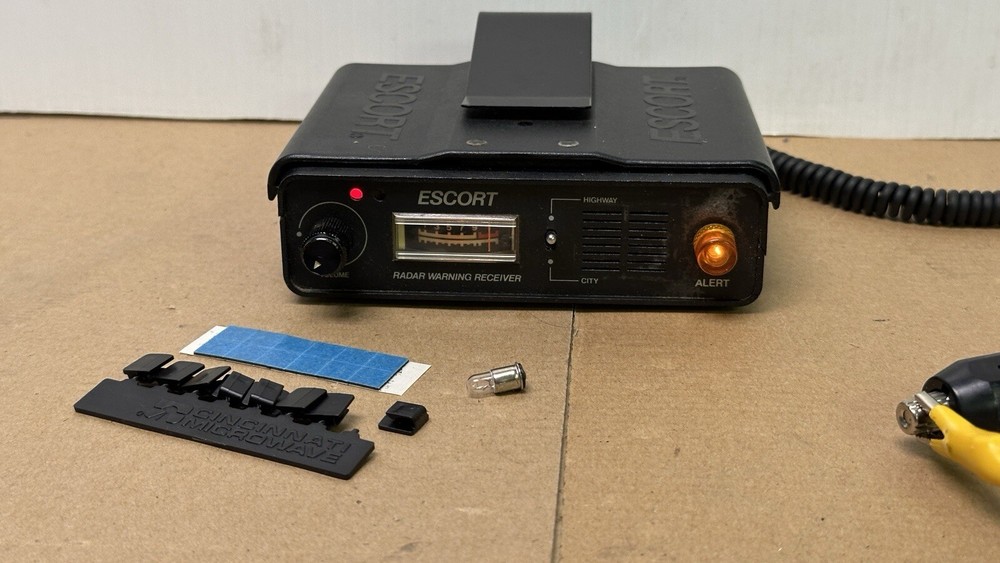 Cincinnati Microwave ESCORT Radar Detector w/ Mount, Cable -Meter not responding