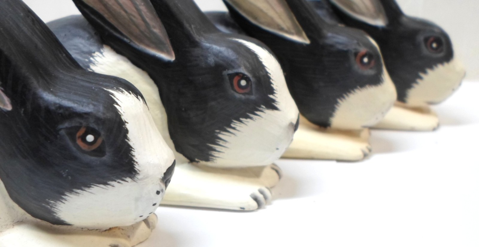Set 4 Vintage DUTCH BUNNY RABBIT NAPKIN RINGS Carved & Painted Wood Black White