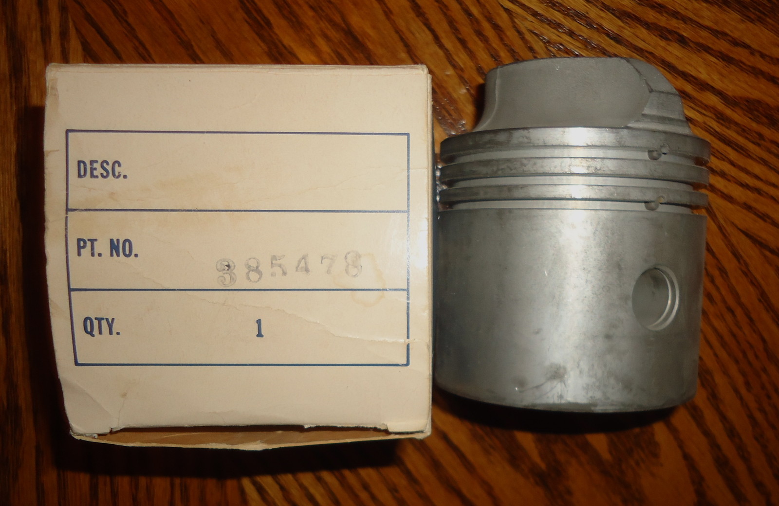 NOS 1973 85hp OMC Johnson Evinrude Piston standard Omc part # 0385478