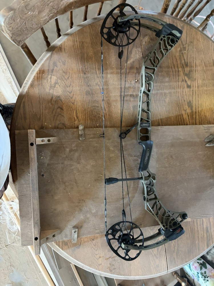 Mathews Archery left handed V3 Compound Bow Green