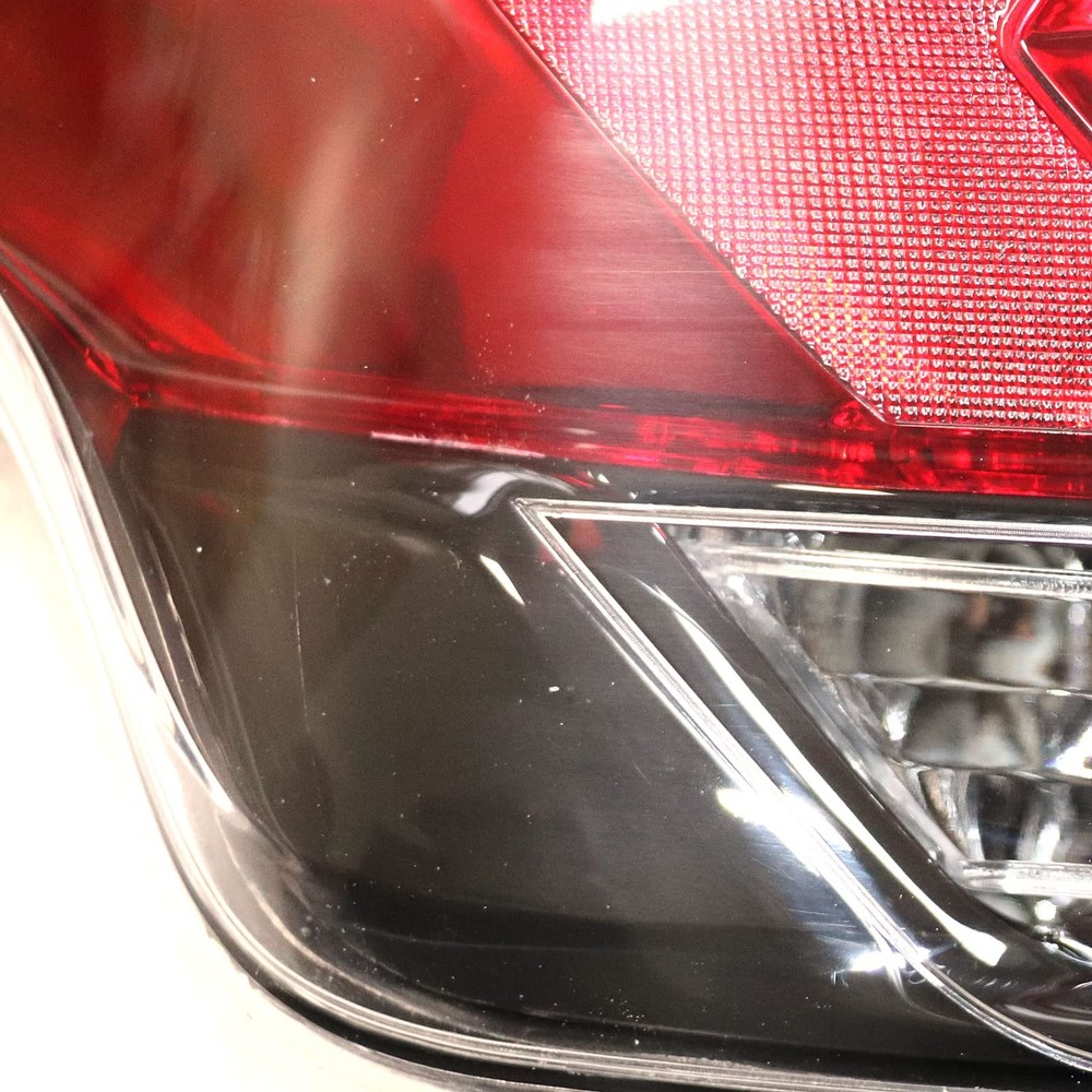 Tail Light Assembly Left Driver for RAV4 2016-2018 Halogen LED 8156142211