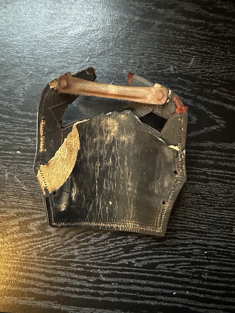 Cairns & Bros Leather Front *damaged*
