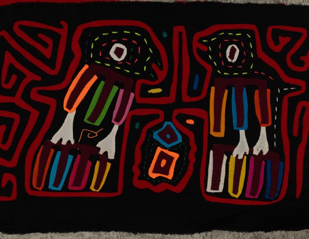 Classic Black And Red Bird Mola