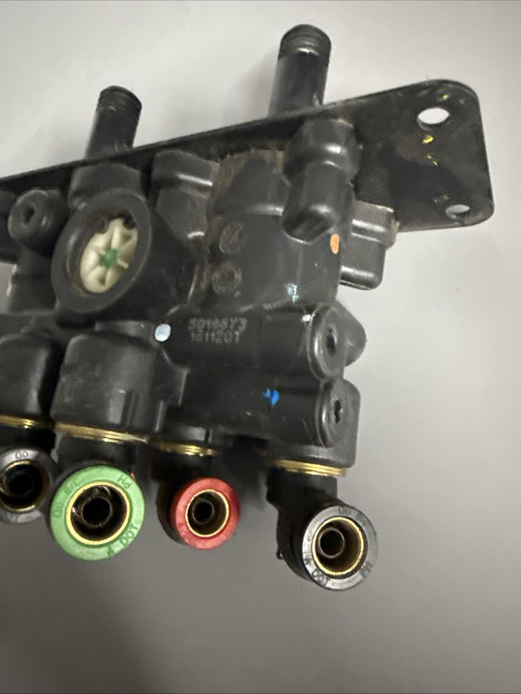BENDIX BRAKE VALVE 5018303